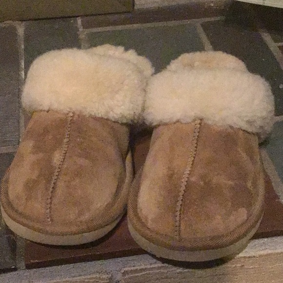 UGG Slippers Size 7 Chestnut #5614 - Picture 6 of 8